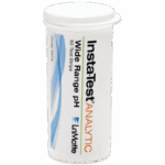 Un contenant en plastique blanc intitulé Wide Range pH Test Strip - 2974 Insta-Test Analytic, 50 Test Strips par LaMotte, avec un texte bleu et orange et un couvercle blanc à clipsement, est montré sur un fond clair.