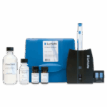 Un kit de test nitrate et phosphate dans l’eau bleu - 3119-01 comprend des bouteilles marquées Mixed Acid, Phosphoric Acid Reagent et Nitrate Reduction Reagent, ainsi qu’un comparateur de couleur noire, des tubes à essai et un boîtier en plastique bleu.