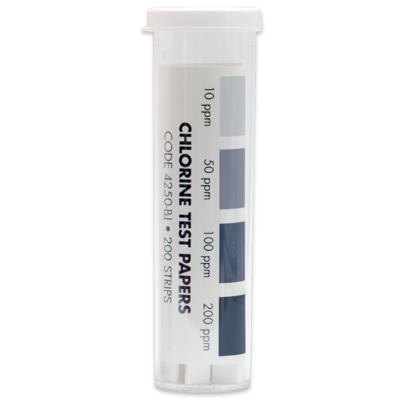 Un contenant en plastique intitulé Papiers de test au chlore avec un tableau colorimétrique visible montrant les niveaux de chlore à 10, 50, 100 et 200 ppm. L’étiquette mentionne le code 4256BI, papier de test pour désinfectant au chlore - 4250-BJ, et contient 200 bandelettes.
