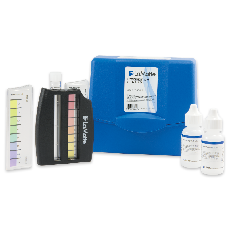 Le Kit de Test de pH Précis - 5858-01 comprend un étui de transport bleu, un comparateur de couleurs de pH, un tableau des couleurs du pH et deux flacons de réactifs — le tout affiché sur un fond blanc.