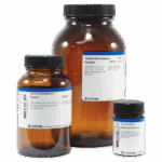 Trois flacons de laboratoire marron de tailles différentes, chacun avec une étiquette blanche et bleue portant l’inscription Powder-Acid Indicator Powder par LaMotte, disposés sur un fond blanc.