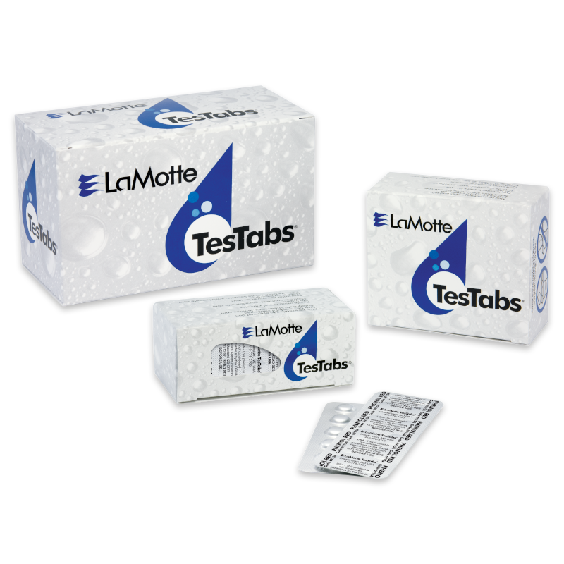 Trois boîtes de comprimés LaMotte TesTabs pour test d’eau, incluant des comprimés pH (Phenol Red) - 6915A, arborant un logo goutte bleue et un blister à l’avant. L’emballage blanc affiche des motifs de gouttelettes d’eau et une marque bleue.