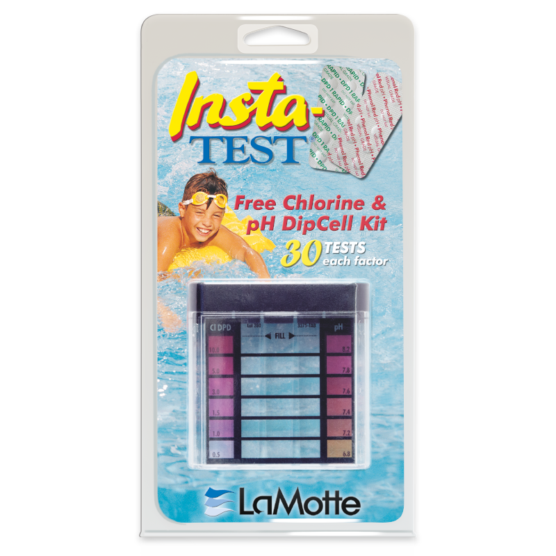 Un kit de test libre de chlore et pH - 7019 par LaMotte, comprenant un nageur et un tableau des couleurs comparatif. L’emballage indique 30 tests pour chaque facteur.