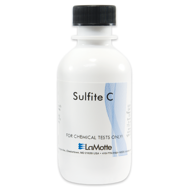 Une bouteille en plastique blanche étiquetée Sulfite C pour les tests chimiques par LaMotte, arborant un logo et un texte bleus, avec un bouchon à vis noir.