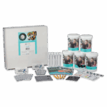 Se exhibe un kit de prueba de ADN con una gran caja blanca, cuatro recipientes para muestras, tubos de ensayo, hisopos, instrucciones, pegatinas de código de barras y diversos materiales de prueba, perfectos para participar en iniciativas como el EarthEcho Water Challenge.